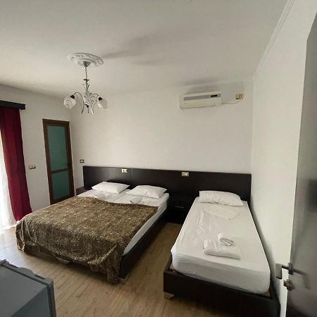 Centre Hotel Берат Екстериор снимка