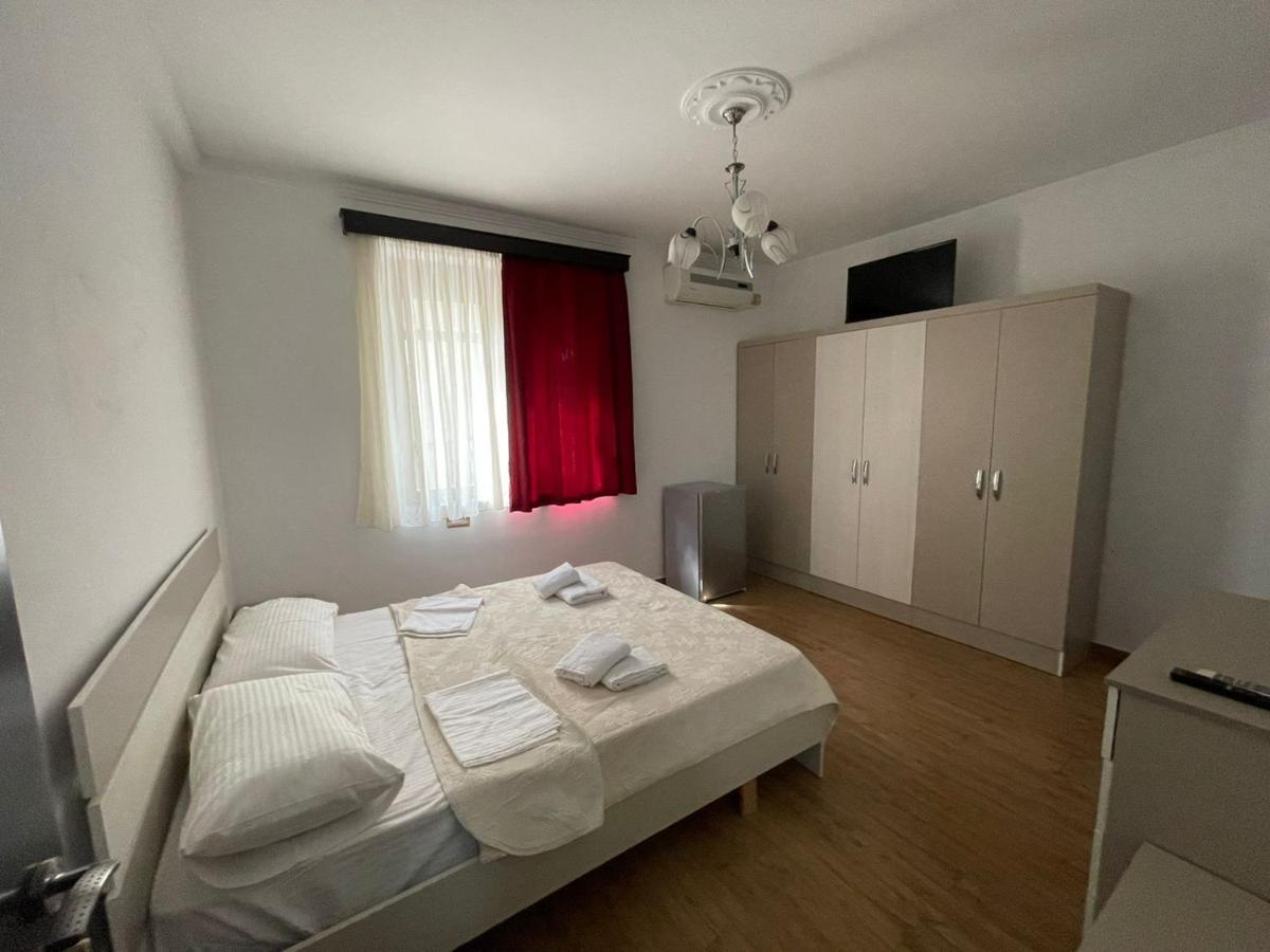 Centre Hotel Берат Екстериор снимка