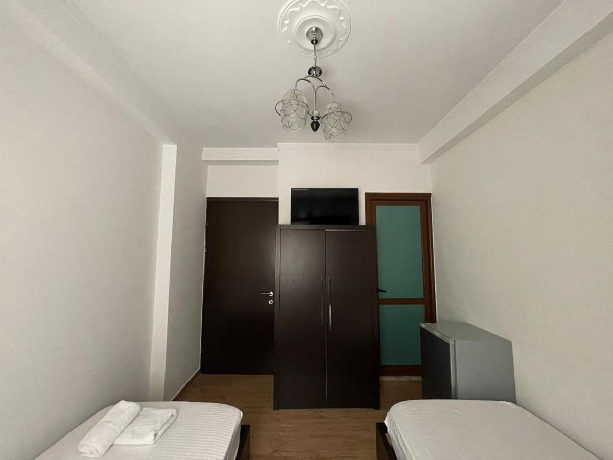 Centre Hotel Берат Екстериор снимка