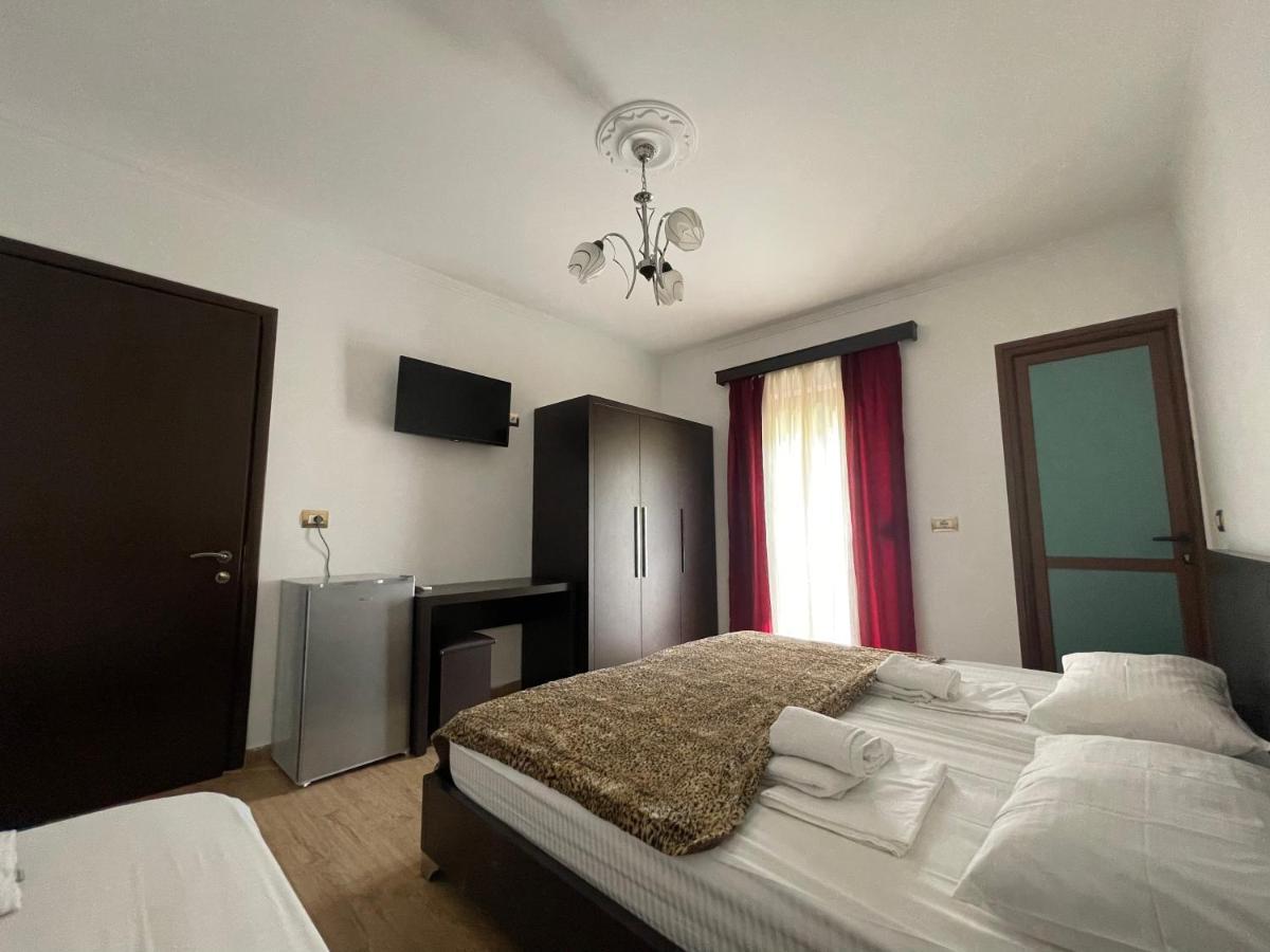 Centre Hotel Берат Екстериор снимка